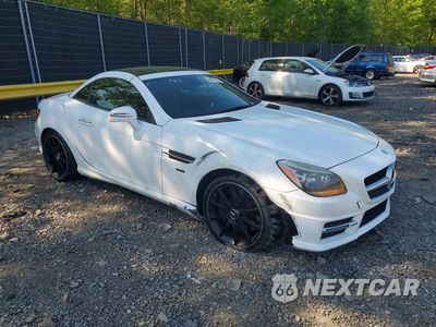 Czwarte zdjęcie samochodu z boku: 2015 MERCEDES-BENZ SLK 250 VIN:WDDPK4HA3FF109903 - miniatura