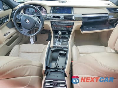 Zdjęcie 8 z 12 samochodu: 2013 BMW 750 LI VIN:WBAYE8C57DD133456 - miniatura