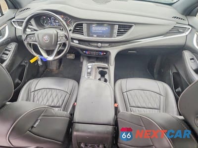 Zdjęcie 8 z 14 samochodu: 2023 BUICK ENCLAVE AVENIR VIN:5GAERDKW4PJ155306 - miniatura