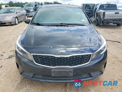 Piąte zdjęcie samochodu w środku: 2017 KIA FORTE LX VIN:3KPFL4A72HE120776 - miniatura
