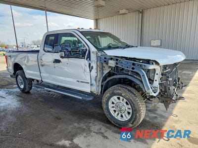 Czwarte zdjęcie samochodu z boku: 2019 FORD F350 SUPER DUTY VIN:1FT8X3BT4KEG23361 - miniatura