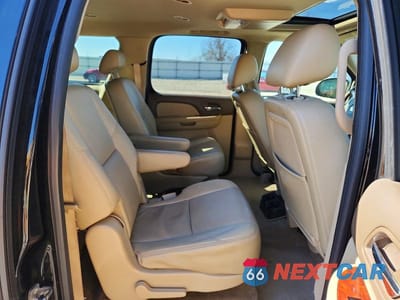 Zdjęcie 11 z 13 samochodu: 2010 CHEVROLET SUBURBAN K1500 LTZ VIN:1GNUKKE3XAR100864 - miniatura