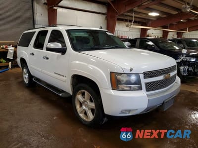 Czwarte zdjęcie samochodu z boku: 2008 CHEVROLET SUBURBAN K1500 LS VIN:3GNFK16348G252022 - miniatura