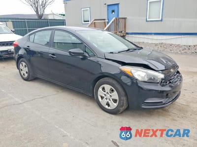 Czwarte zdjęcie samochodu z boku: 2015 KIA FORTE LX VIN:KNAFK4A6XF5389320 - miniatura
