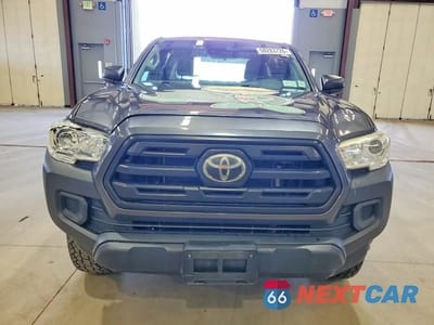 Piąte zdjęcie samochodu w środku: 2018 TOYOTA TACOMA SR VIN:5TFSX5EN3JX059204 - miniatura