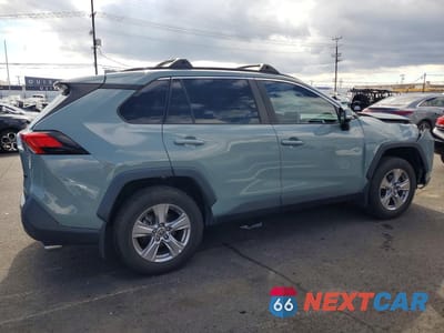 Trzecie zdjęcie samochodu z tyłu: 2023 TOYOTA RAV4 XLE VIN:2T3W1RFV7PW270394 - miniatura