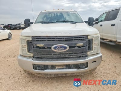 Piąte zdjęcie samochodu w środku: 2019 FORD F350 SUPER DUTY VIN:1FD7X3ET7KEC91256 - miniatura