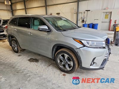 Czwarte zdjęcie samochodu z boku: 2017 TOYOTA HIGHLANDER HYBRID LIMITED PLATINUM VIN:5TDDGRFH6HS023337 - miniatura