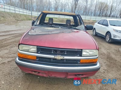 Piąte zdjęcie samochodu w środku: 2002 CHEVROLET S TRUCK S10 VIN:1GCDT19W328197157 - miniatura