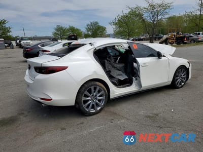 Trzecie zdjęcie samochodu z tyłu: 2023 MAZDA 3 SELECT VIN:3MZBPABM4PM368731 - miniatura