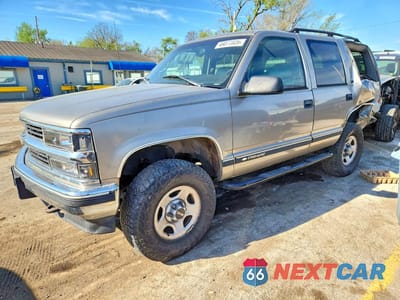 1999 CHEVROLET TAHOE K1500 1GNEK13R4XR102284 - główne zdjęcie licytacji z USA - miniatura