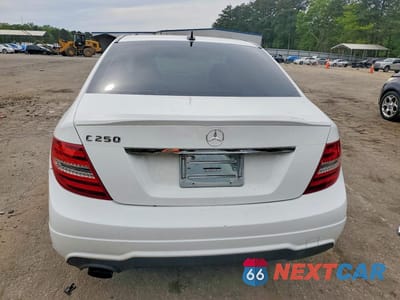 Zdjęcie 6 z 11 samochodu: 2014 MERCEDES-BENZ C 250 VIN:WDDGF4HB8EG256594 - miniatura