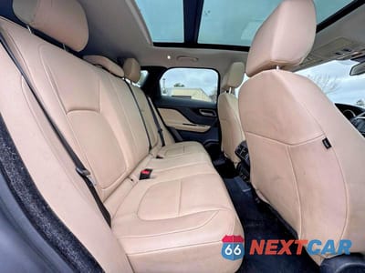 Zdjęcie 6 z 10 samochodu: 2018 JAGUAR F-PACE PREMIUM VIN:SADCJ2GX3JA235968 - miniatura