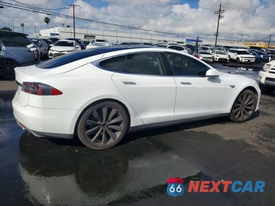 Trzecie zdjęcie samochodu z tyłu: 2013 TESLA MODEL S VIN:5YJSA1CN0DFP13944 - miniatura