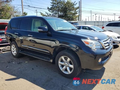 Czwarte zdjęcie samochodu z boku: 2013 LEXUS GX 460 BASE VIN:JTJBM7FXXD5052770 - miniatura