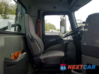 Piąte zdjęcie samochodu w środku: 2015 MACK 600 CXU600 VIN:1M1AW01X9FM007433 - miniatura