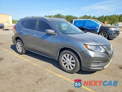 Czwarte zdjęcie samochodu z boku: 2017 NISSAN ROGUE S VIN:JN8AT2MT8HW388085 - miniatura