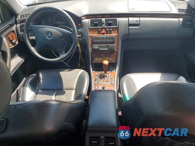 Zdjęcie 8 z 12 samochodu: 2000 MERCEDES-BENZ E 320 VIN:WDBJF65J7YB148619 - miniatura