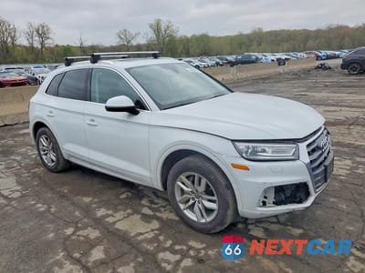 Czwarte zdjęcie samochodu z boku: 2020 AUDI Q5 PREMIUM VIN:WA1ANAFY8L2072821 - miniatura