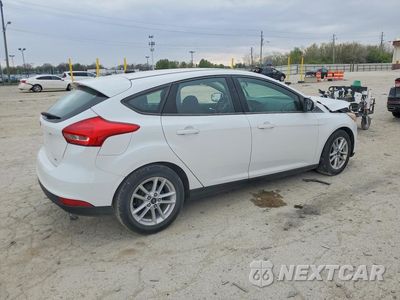 Trzecie zdjęcie samochodu z tyłu: 2017 FORD FOCUS SE VIN:1FADP3K22HL340375 - miniatura