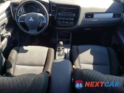 Zdjęcie 8 z 13 samochodu: 2015 MITSUBISHI OUTLANDER ES VIN:JA4AD2A36FZ603465 - miniatura