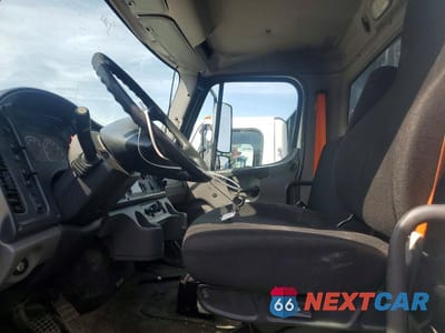 Zdjęcie 7 z 12 samochodu: 2017 FREIGHTLINER M2 106 MEDIUM DUTY VIN:1FVHCYCYXHHHZ3886 - miniatura
