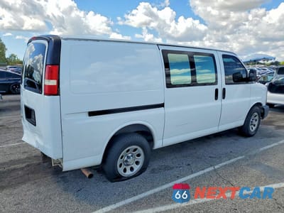 Trzecie zdjęcie samochodu z tyłu: 2013 CHEV EXPRESS G1500 VIN:1GCSHAF42D1143873 - miniatura