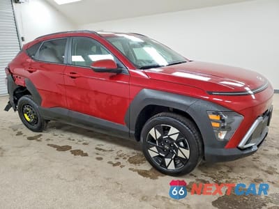 Czwarte zdjęcie samochodu z boku: 2025 HYUNDAI KONA SEL VIN:KM8HBCAB8SU338168 - miniatura