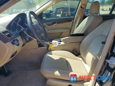 Zdjęcie 7 z 13 samochodu: 2010 MERCEDES-BENZ C 300 VIN:WDDGF5EB7AR093977 - miniatura