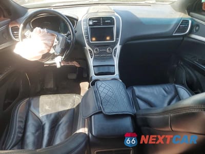 Zdjęcie 8 z 13 samochodu: 2016 LINCOLN MKX SELECT VIN:2LMTJ8KR2GBL56236 - miniatura