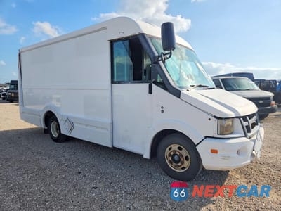 Czwarte zdjęcie samochodu z boku: 2016 ISUZU REACH NPR STEP VAN ** PRIOR FLEET ** VIN:JALB4T173G7W00330 - miniatura
