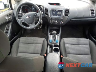 Zdjęcie 8 z 13 samochodu: 2017 KIA FORTE LX VIN:3KPFL4A75HE059374 - miniatura