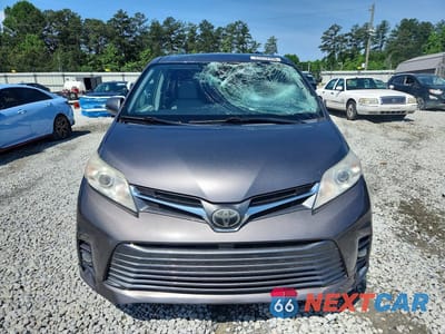 Piąte zdjęcie samochodu w środku: 2018 TOYOTA SIENNA XLE PREMIUM 8-PASSENGER VIN:5TDYZ3DC0JS918179 - miniatura
