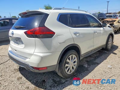 Trzecie zdjęcie samochodu z tyłu: 2017 NISSAN ROGUE SV VIN:5N1AT2MN6HC799625 - miniatura