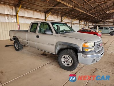 Czwarte zdjęcie samochodu z boku: 2004 GMC SIERRA VIN:1GTHC29U24E387428 - miniatura
