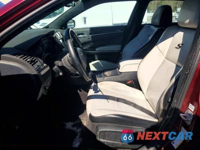 Zdjęcie 7 z 12 samochodu: 2018 CHRYSLER 300 S VIN:2C3CCAGG7JH181631 - miniatura
