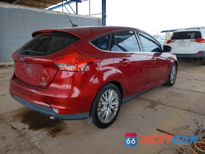 Trzecie zdjęcie samochodu z tyłu: 2015 FORD FOCUS TITANIUM VIN:1FADP3N22FL294412 - miniatura