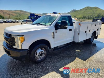 2017 FORD F350 SUPER DUTY UTILITY / SERVICE TRUCK 1FDRF3G62HEC47452 - główne zdjęcie licytacji z USA - miniatura