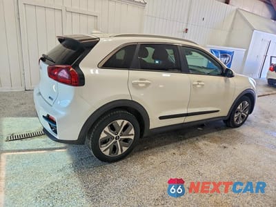 Trzecie zdjęcie samochodu z tyłu: 2022 KIA NIRO EV S VIN:KNDCC3LG8N5161009 - miniatura