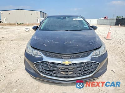 Piąte zdjęcie samochodu w środku: 2019 CHEVROLET CRUZE LS VIN:1G1BC5SM7K7122547 - miniatura