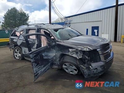 Czwarte zdjęcie samochodu z boku: 2018 CHEVROLET SUBURBAN K1500 PREMIER VIN:1GNSKJKC9JR187243 - miniatura