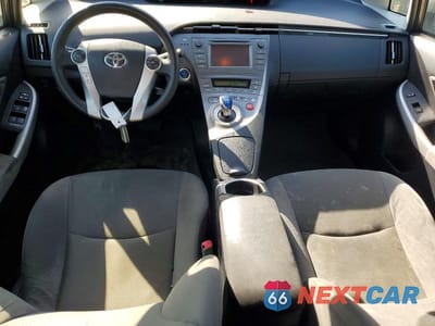 Zdjęcie 8 z 13 samochodu: 2012 TOYOTA PRIUS TWO VIN:JTDKN3DU6C5406851 - miniatura