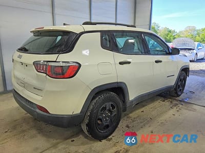 Trzecie zdjęcie samochodu z tyłu: 2019 JEEP COMPASS SPORT VIN:3C4NJCAB3KT832538 - miniatura
