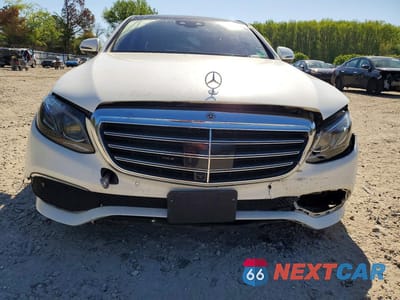 Piąte zdjęcie samochodu w środku: 2020 MERCEDES-BENZ E 350 4MATIC VIN:W1KZF8EB0LA818069 - miniatura