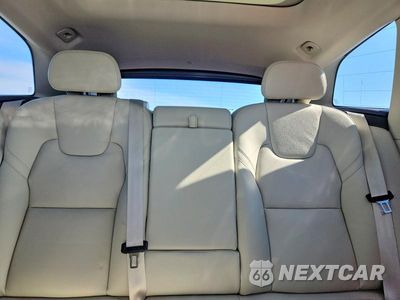 Zdjęcie 10 z 13 samochodu: 2022 VOLVO XC60 B5 MOMENTUM VIN:YV4L12RK9N1972916 - miniatura