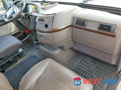 Zdjęcie 6 z 10 samochodu: 2017 VOLVO VN VNL VIN:4V4N39TG7HN988200 - miniatura