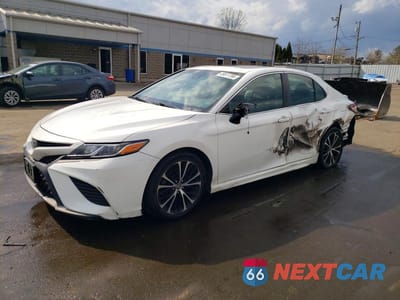 2018 TOYOTA CAMRY SE 4T1B11HK6JU110588 - główne zdjęcie licytacji z USA - miniatura