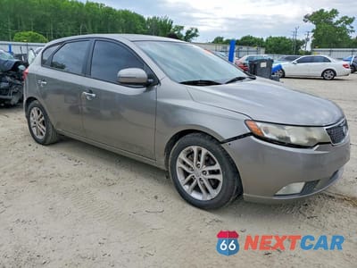 Czwarte zdjęcie samochodu z boku: 2012 KIA FORTE EX VIN:KNAFU5A22C5624186 - miniatura