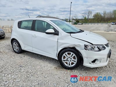 Czwarte zdjęcie samochodu z boku: 2020 CHEV SONIC VIN:1G1JG6SB7L4138920 - miniatura