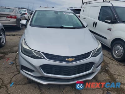 Piąte zdjęcie samochodu w środku: 2017 CHEVROLET CRUZE LT VIN:1G1BE5SM7H7123426 - miniatura